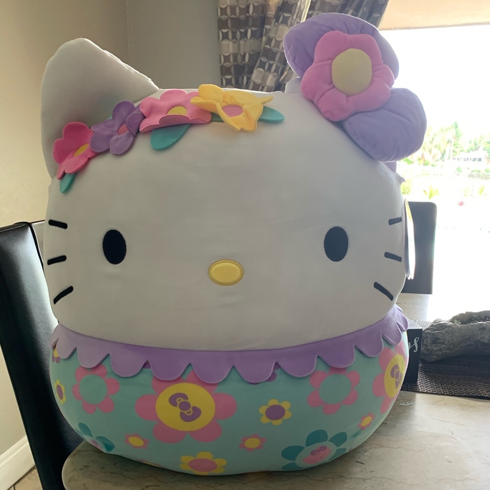 Hello Kitty squishMallow 20”